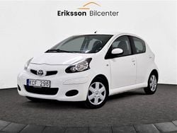 Vit Begagnad 2011 Toyota Aygo Halvkombi | 69 900 kr (Marknadspris)
