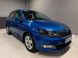 Blå Begagnad 2015 Skoda Fabia Style Halvkombi | 99 900 kr (Marknadspris)