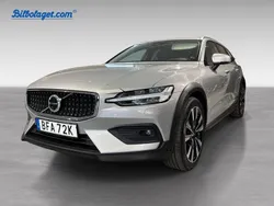 Silver Begagnad 2023 Volvo V60 CC Plus Kombi | 444 900 kr (Marknadspris)