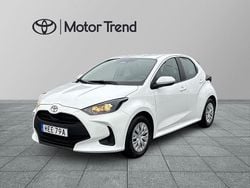 Vit Begagnad 2024 Toyota Yaris Hybrid Active Halvkombi | 219 900 kr (Marknadspris)