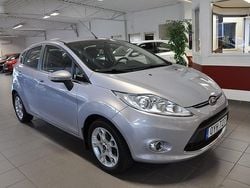 Gråmetallic Begagnad 2011 Ford Fiesta Titanium Halvkombi | 79 500 kr (Dyr)