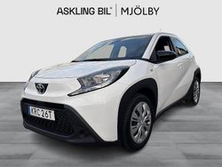 Vit Begagnad 2022 Toyota Aygo Play Halvkombi | 165 000 kr (Marknadspris)