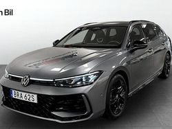 Grå Begagnad 2024 VW Passat R-line Kombi | 449 000 kr