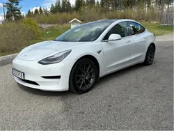 Vit Begagnad 2020 Tesla Model 3 Standard Range Plus Sedan | 195 000 kr (Bra pris)