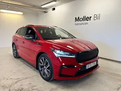 Röd (velvet red metallic) Begagnad 2022 Skoda Enyaq iV SportLine SUV | 419 000 kr (Bra pris)