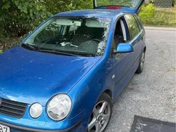 Blå Begagnad 2003 VW Polo Halvkombi | 15 000 kr (Marknadspris)