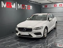 Vit Begagnad 2020 Volvo V60 Momentum Kombi | 209 000 kr (Marknadspris)