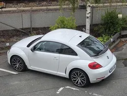 Vit Begagnad 2012 VW Beetle GT Halvkombi | 100 000 kr (Marknadspris)