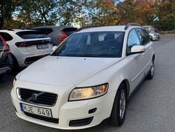 Vit Begagnad 2008 Volvo V50 Kinetic Kombi | 27 900 kr (Marknadspris)