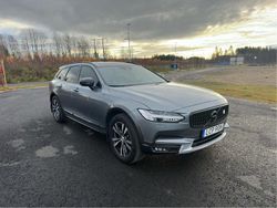 Grå Begagnad 2020 Volvo V90 CC Momentum Kombi | 295 000 kr (Marknadspris)