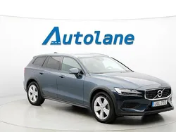 Mörkblå Begagnad 2021 Volvo V60 CC Kombi | 339 900 kr (Marknadspris)