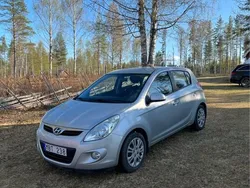 Silver Begagnad 2012 Hyundai i20 Premium Halvkombi | 44 000 kr (Marknadspris)