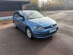 Blå Begagnad 2014 VW Golf VII Kombi | 69 900 kr (Marknadspris)