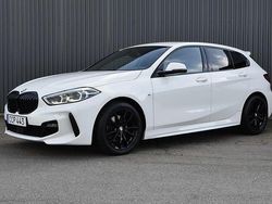 Vit Begagnad 2020 BMW 118 M Sport Halvkombi | 239 900 kr (Lite dyr)