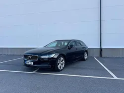 Svart Begagnad 2023 Volvo V90 Core Kombi | 325 000 kr (Marknadspris)