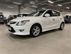 Vit Begagnad 2011 Hyundai i30 Select Halvkombi | 46 900 kr (Marknadspris)