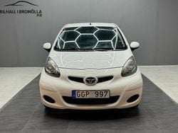 Vit Begagnad 2012 Toyota Aygo Halvkombi | 44 900 kr (Marknadspris)