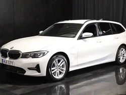 Vit Begagnad 2020 BMW 330e M Sport Kombi | 259 500 kr (Marknadspris)
