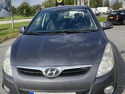 Grå Begagnad 2011 Hyundai i20 Premium Halvkombi | 50 000 kr (Dyr)