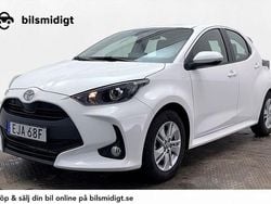 Vit Begagnad 2024 Toyota Yaris Hybrid Halvkombi | 221 900 kr (Bra pris)