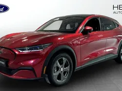 Röd (red) Begagnad 2021 Ford Mustang Mach-E Standard Range SUV | 299 900 kr (Marknadspris)