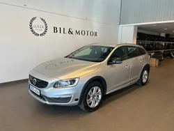 Silver Begagnad 2018 Volvo V60 CC Momentum Kombi | 199 900 kr (Superpris)