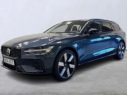 Mörkblå Begagnad 2023 Volvo V60 Ultimate Kombi | 515 000 kr (Marknadspris)