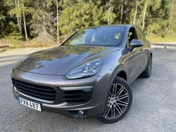 Brun Begagnad 2015 Porsche Cayenne S Sport SUV | 370 000 kr (Marknadspris)