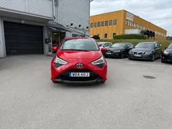 Röd Begagnad 2020 Toyota Aygo X-play Halvkombi | 109 900 kr (Marknadspris)