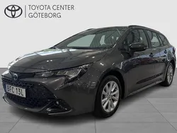 Mörkgrå Begagnad 2024 Toyota Corolla Active Kombi | 299 900 kr (Marknadspris)