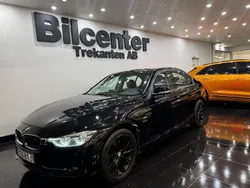 Svart Begagnad 2016 BMW 330 Sport Line Sedan | 179 900 kr (Marknadspris)