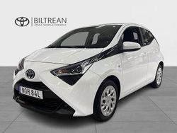 Vit Begagnad 2021 Toyota Aygo X-play Halvkombi | 127 000 kr