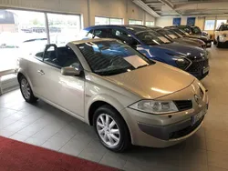 Ljusgrå (grå) Begagnad 2006 Renault Mégane Cabriolet Cab | 36 800 kr (Lite dyr)