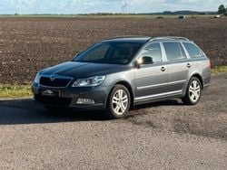 Mörkgrå Begagnad 2012 Skoda Octavia Elegance Kombi | 52 500 kr (Bra pris)