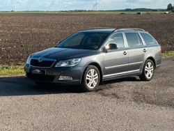Mörkgrå Begagnad 2012 Skoda Octavia Elegance Kombi | 54 500 kr (Marknadspris)