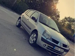 Grå Begagnad 2006 Renault Clio R.S. Authentique Halvkombi | 18 000 kr (Marknadspris)