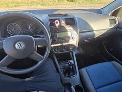 Grå Begagnad 2005 VW Golf IV Trendline Halvkombi | 35 000 kr (Marknadspris)