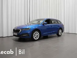 Blå (race blue metallic) Begagnad 2024 Skoda Octavia Kombi | 299 500 kr (Marknadspris)