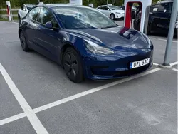 Blå Begagnad 2021 Tesla Model 3 Standard Range Plus Sedan | 290 000 kr (Marknadspris)