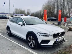 Vit Begagnad 2020 Volvo V60 CC Kombi | 249 900 kr (Marknadspris)
