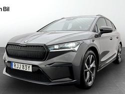 Grå (graphite grey metallic) Begagnad 2023 Skoda Enyaq iV SportLine SUV | 399 900 kr (Marknadspris)