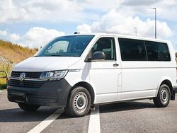 Vit Begagnad 2021 VW Caravelle Minibuss | 439 000 kr (Marknadspris)
