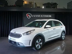 Vit Begagnad 2017 Kia Niro Advance SUV | 139 900 kr (Marknadspris)