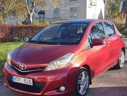 Röd Begagnad 2011 Toyota Yaris Multidrive S Halvkombi | 74 800 kr (Lite dyr)