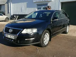 Svart (svart ) Begagnad 2010 VW Passat Sportline Kombi | 49 800 kr (Lite dyr)