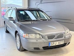Grå Begagnad 2006 Volvo V70 Kinetic Kombi | 39 900 kr (Marknadspris)