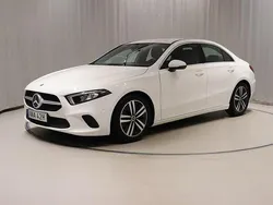 Vit Begagnad 2021 Mercedes A200 Sedan | 248 900 kr (Superpris)