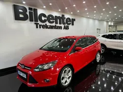 Röd Begagnad 2013 Ford Focus Titanium Kombi | 89 900 kr
