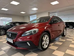 Röd Begagnad 2015 Volvo V40 CC Summum Kombi | 167 000 kr (Marknadspris)