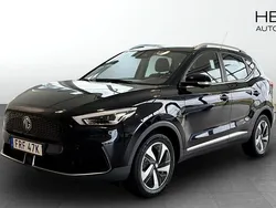 Svart (black) Begagnad 2022 MG ZS Luxury Sedan | 244 900 kr (Bra pris)